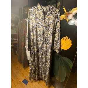 Go Softly Women Caftan full zipper with pockets animal print size L